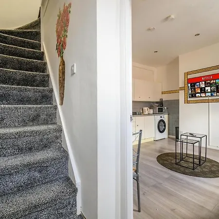 A23s For Your Relaxed & Cosy With Free Parking And Wifi Holiday home Leeds (West Yorkshire)