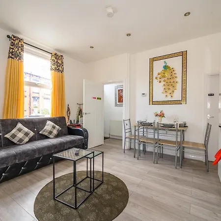 23As - Stylish Home With Free Parking