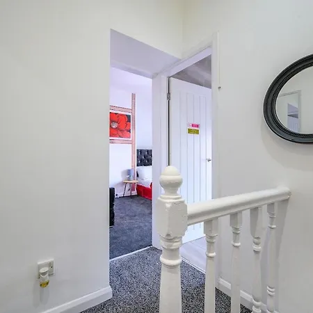 23As - Stylish Home With Free Parking