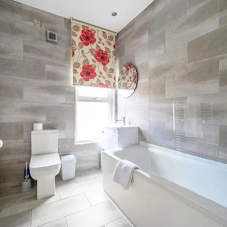 23As - Stylish Home With Free Parking *
