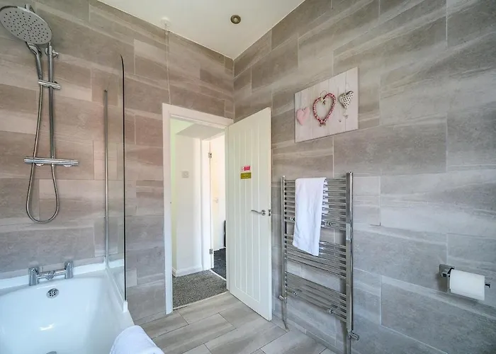 Дом отдыха A23s For Your Relaxed & Cosy With Free Parking And Wifi *